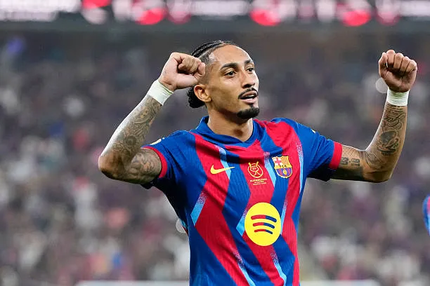 مباراة برشلونة وراسينغ سانتاندير دور 16.. هل ينجو فليك من فخ الكأس؟